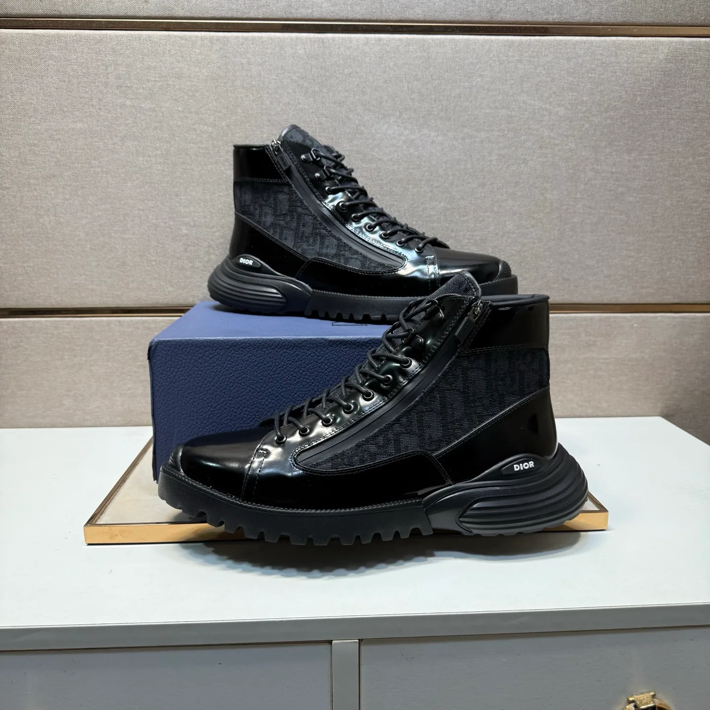 ⬛️Men's shoes 💰p580 [Dior~] Men's casual high-top shoes 2025z cabinet sales simultaneously 🔶Size: 39-44 #️⃣ 🔷2 colors🔜The upper is made of multi-material splicing➕Genuine leather lining, comfortable and breathable, sole: original comfortable and wear-resistant outsole, ⚠️Real shot📱Photographed🎬The real thing is better📢📢📢